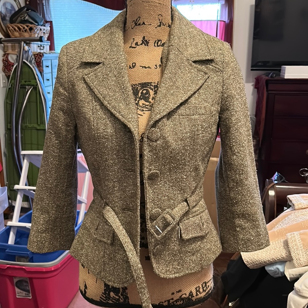 Beautiful condition H&M belted 3quarter sleeve jacket.